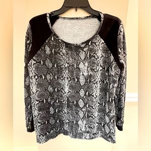 Choose Love women’s top